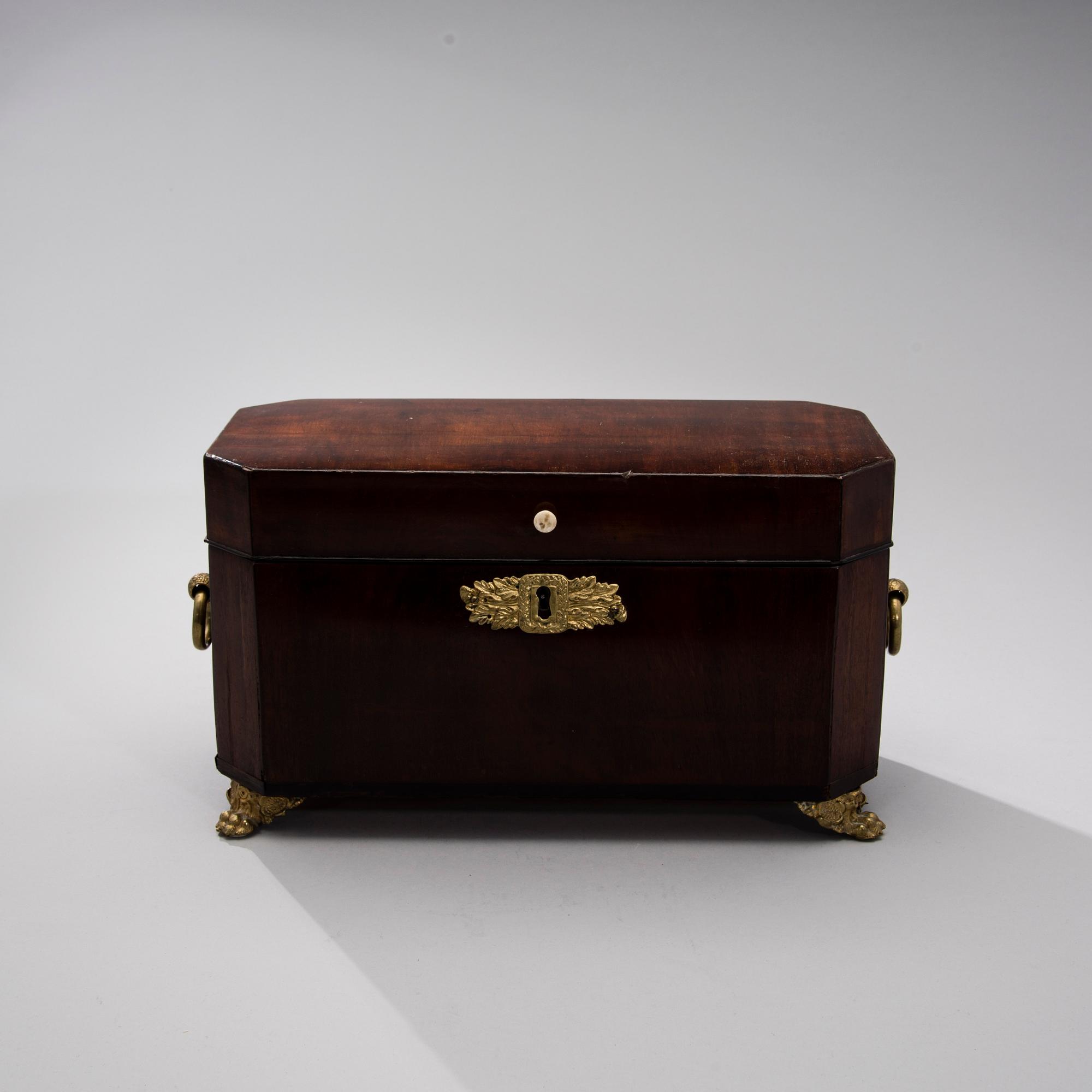 SCHATULL, biedermeier, 1800-talets första hälft.