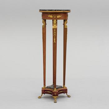 PIEDESTAL, empirestil, 1900-talets början.