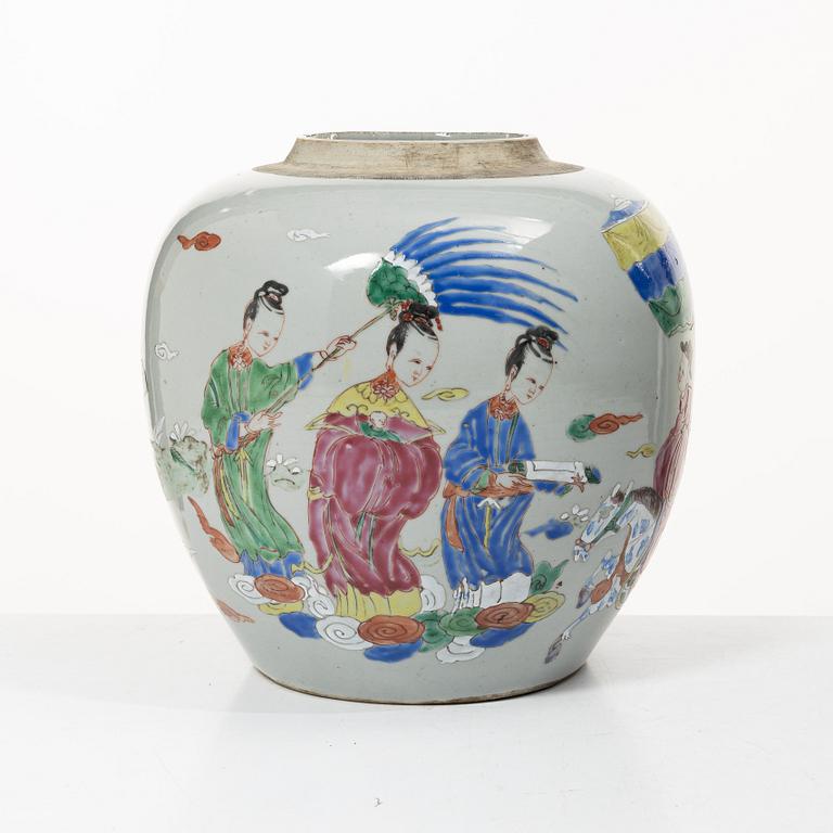 A famille rose jar, Qing dynasty, 18th century.