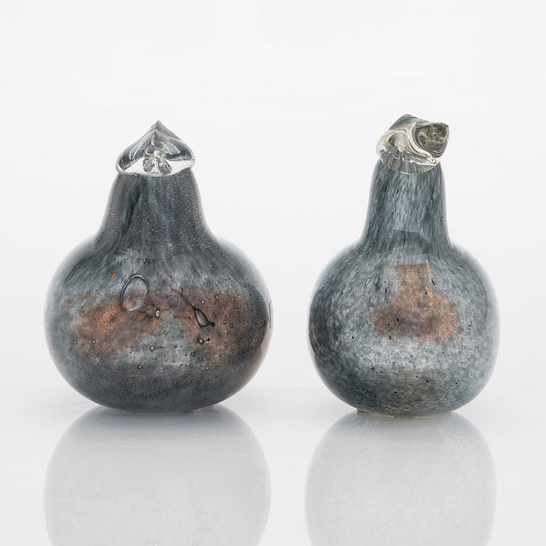 Oiva Toikka, Two glass birds, signed O. Toikka Napapiiri, Napapiiri Glass, 1990s.