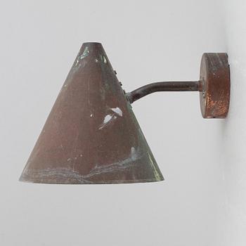 Hans-Agne Jakobsson, vägglampa, "Tratten", Markaryd, 1960-tal.