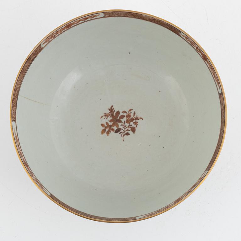 A rouge de fer bowl, Qing Dynasty, Qianlong (1736-95).