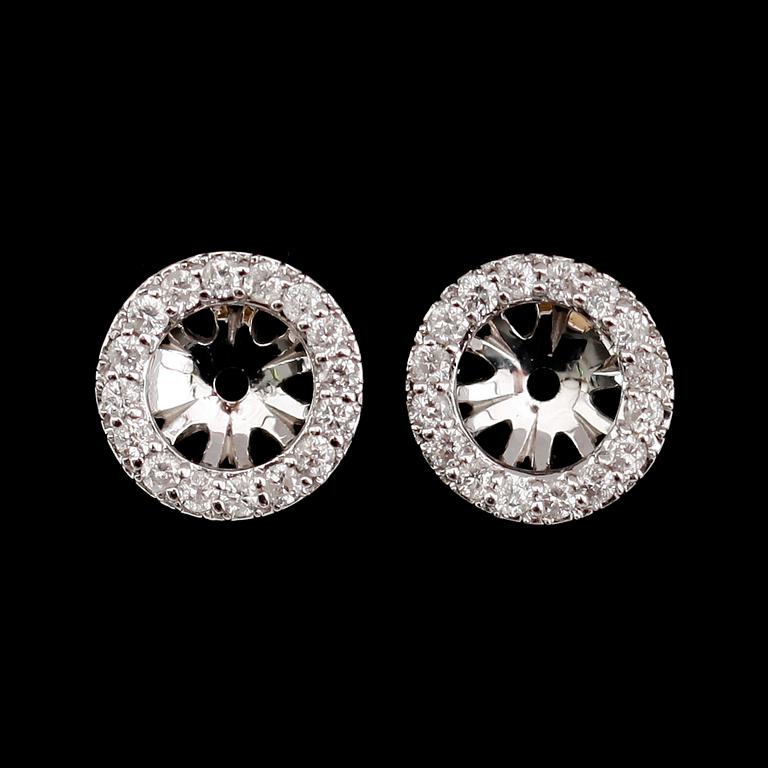 ÖRHÄNGEN, 1 par, 14 k vitguld, briljantslipade diamanter tot 0.66 ct.