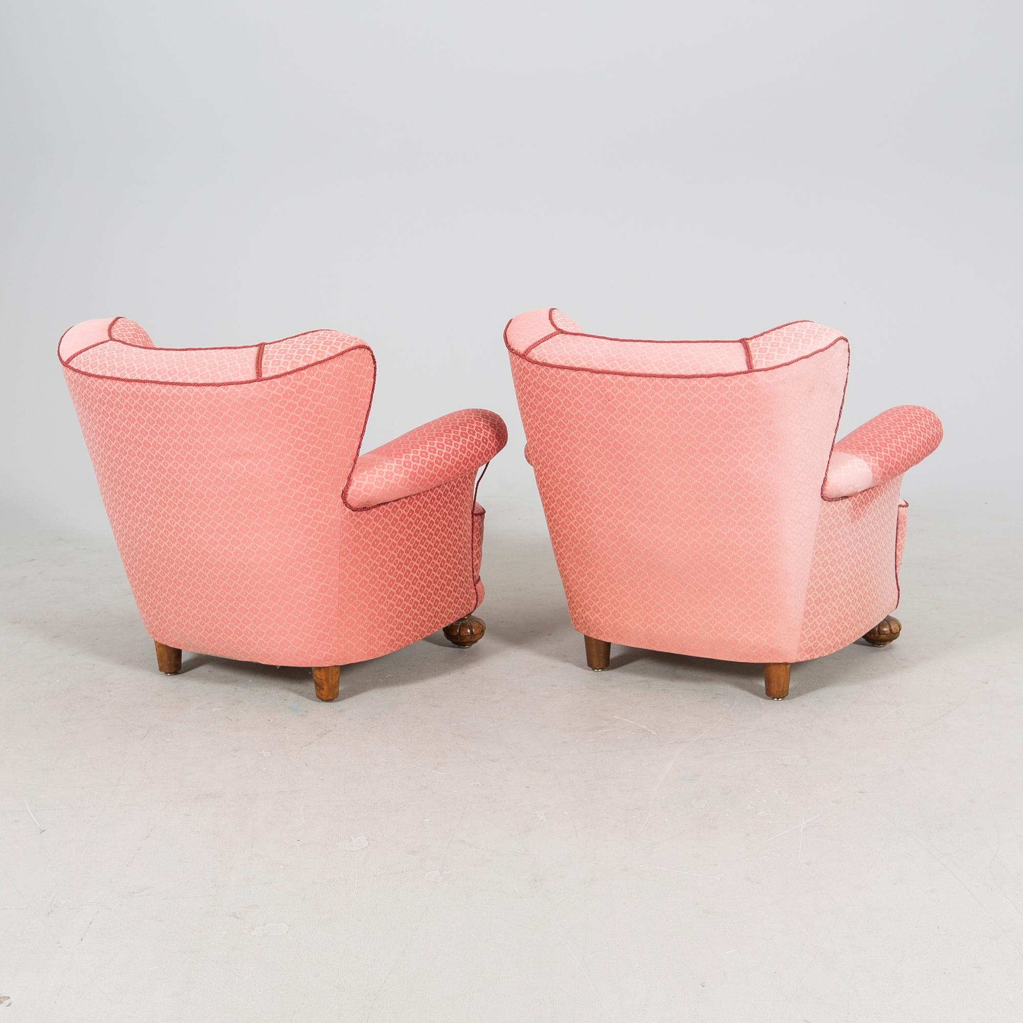 A mid 1900s three pcs sofa group.