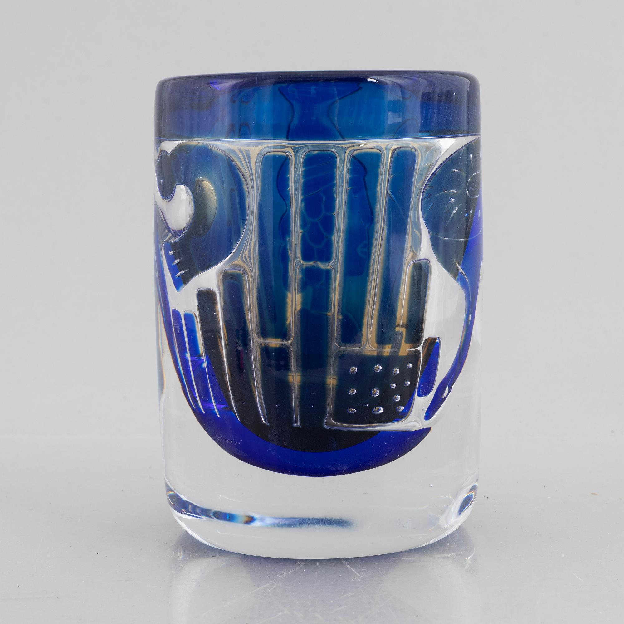 Edvin Öhrström, an Ariel glass vase, Orrefors 1975.