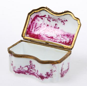 DOSA, porslin, rokokostil, 1800-tal.