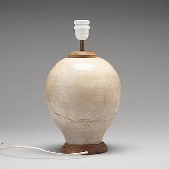 VAS, monterad som lampa. Kina, 1600-tal, eller äldre.
