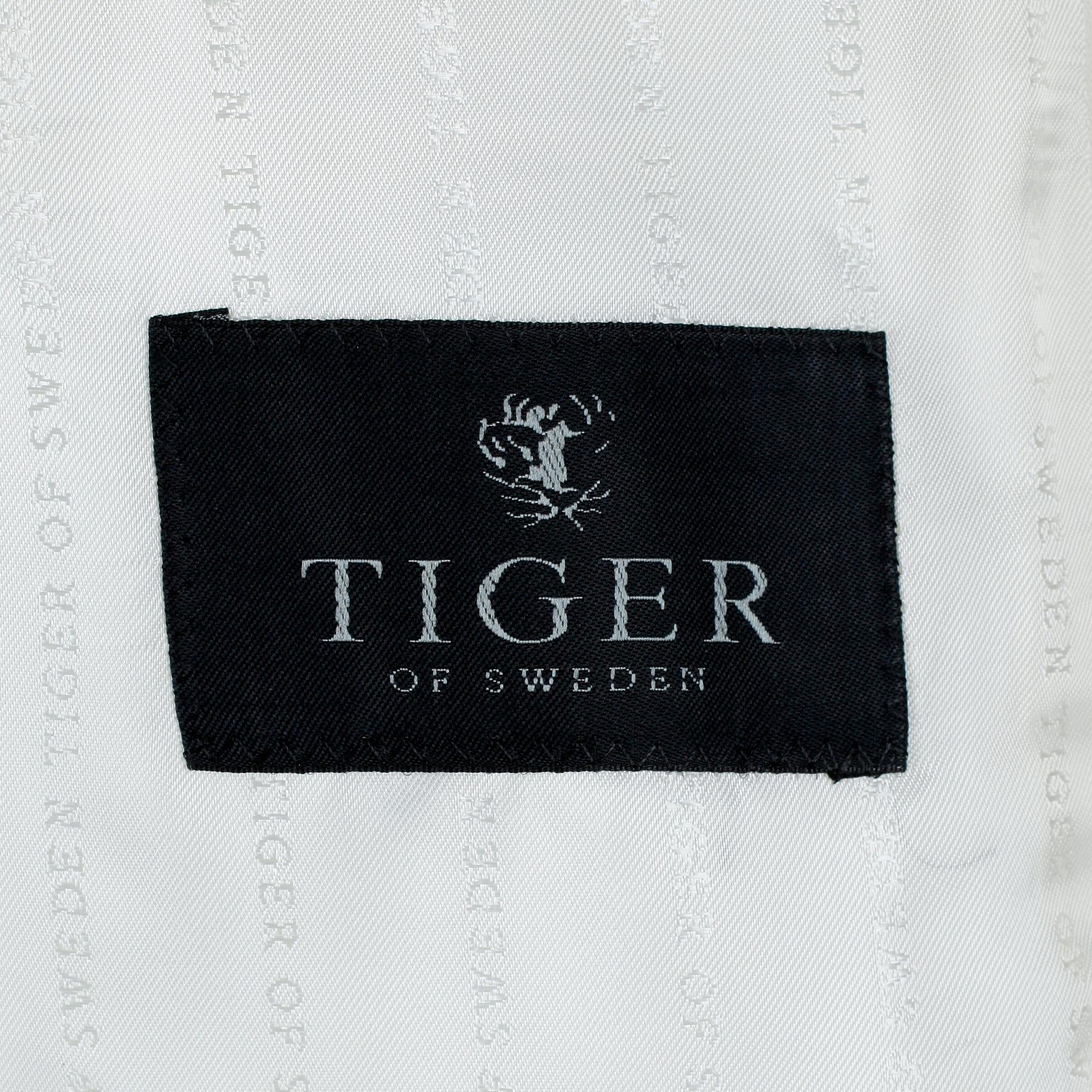 TIGER OF SWEDEN, awhite cotton and silk men´s evening jacket and vest, size 50.