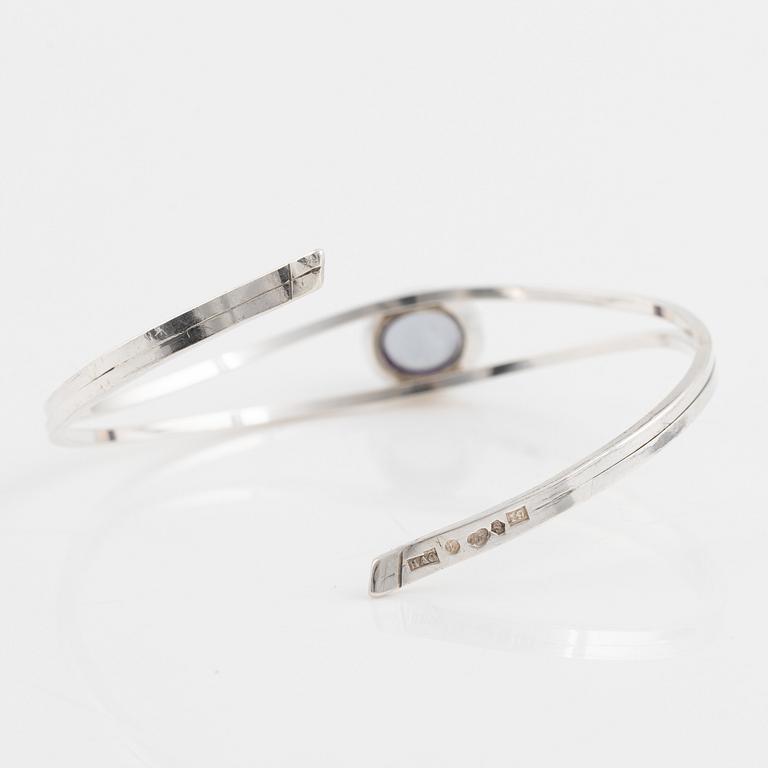 Martin Öhman, silver bangle.