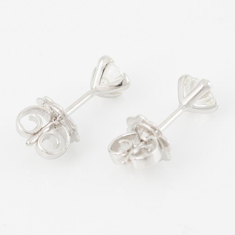 Earrings 18K white gold with brilliant-cut diamonds.