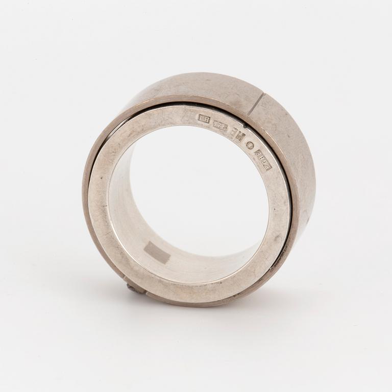 RING, Helena Edman, silver med oslipad diamant.