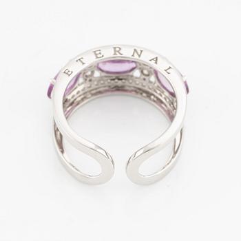 Ring with three pink sapphires and brilliant-cut diamonds.