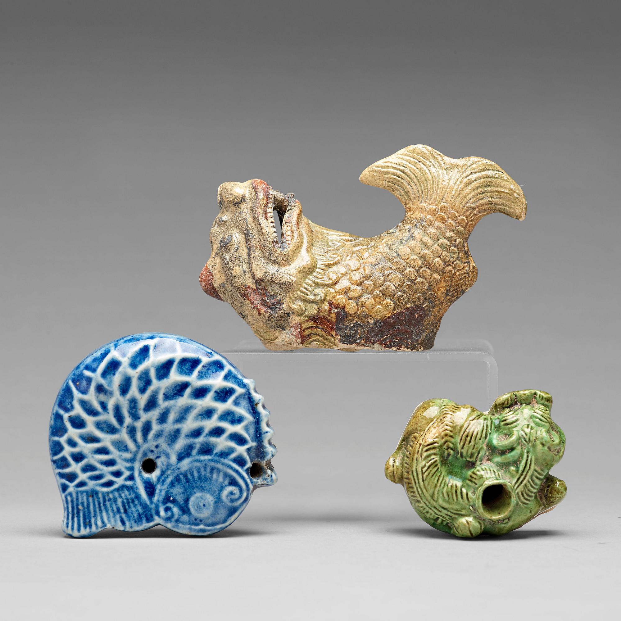 Two water droppers and a penrest, Korea and China, circa 1800.