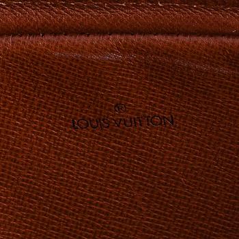 Louis Vuitton, a monogram 'Marly Bandoulière' bag.