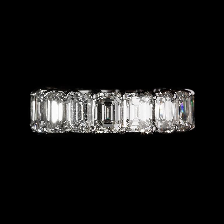 An emerald cut diamond eternity ring, tot. 12.60 cts.