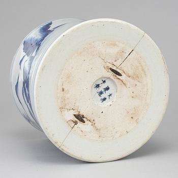 A Chinese blue and white Kangxi style brush pot.