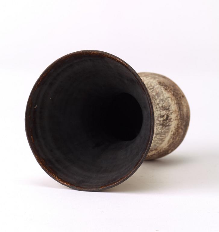 A Hans Coper stoneware vase, The Studio of Lucy Rie, Albion Mews pottery, London 1955.