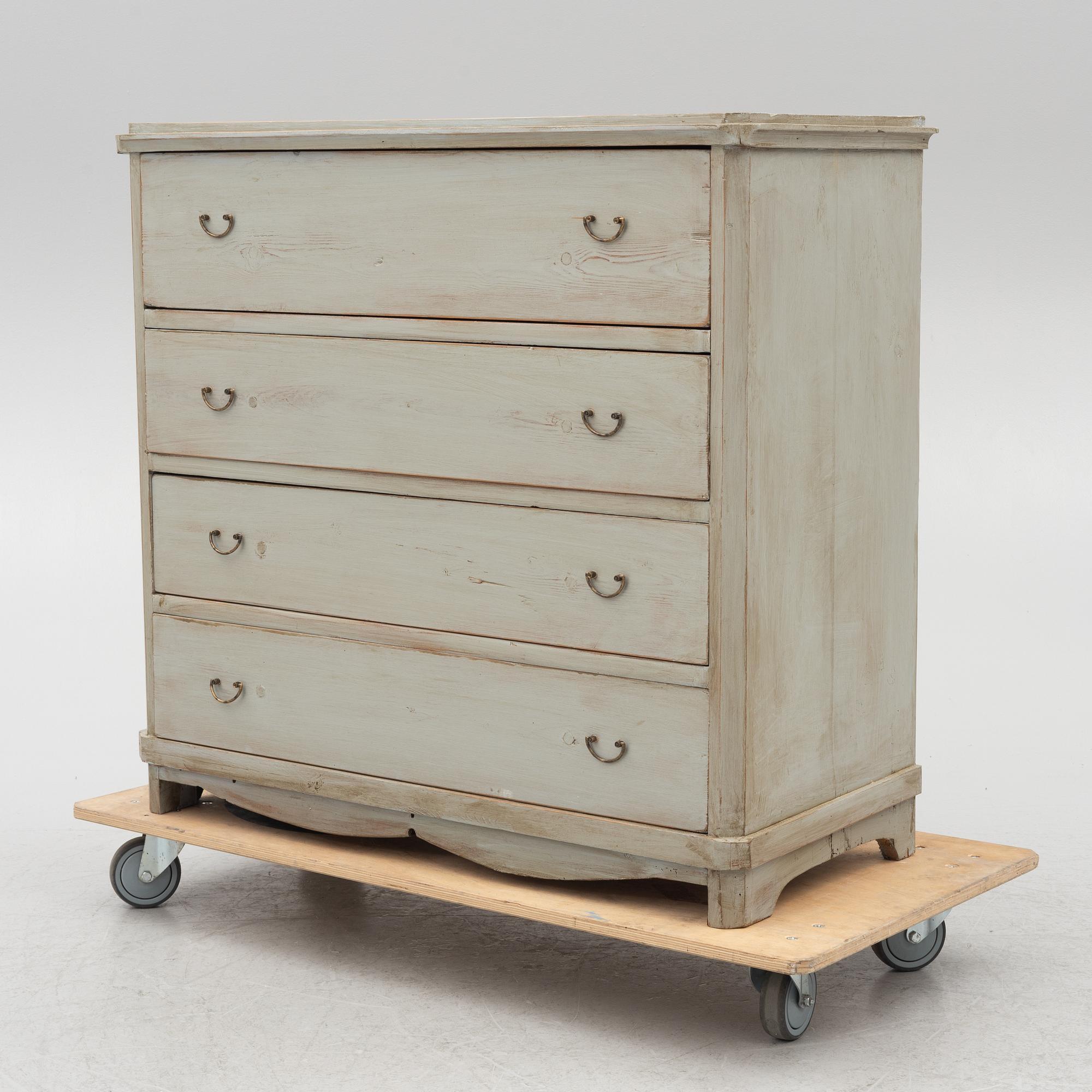 Chest of drawers, 19th century.