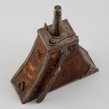 KRUTHORN, stål och läder, 1600-/1700-tal.