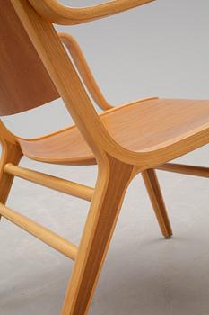 KARMSTOLAR, ett par, "Ax-stolen", Peter Hvidt & Orla Molgaard Nielsen, Fritz Hansen. Modellen formgiven 1950.