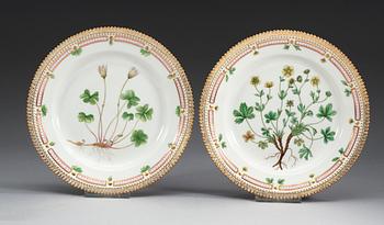 A set of seven Royal Copenhagen 'Flora Danica' dinner plates, Denmark, 20th Century.