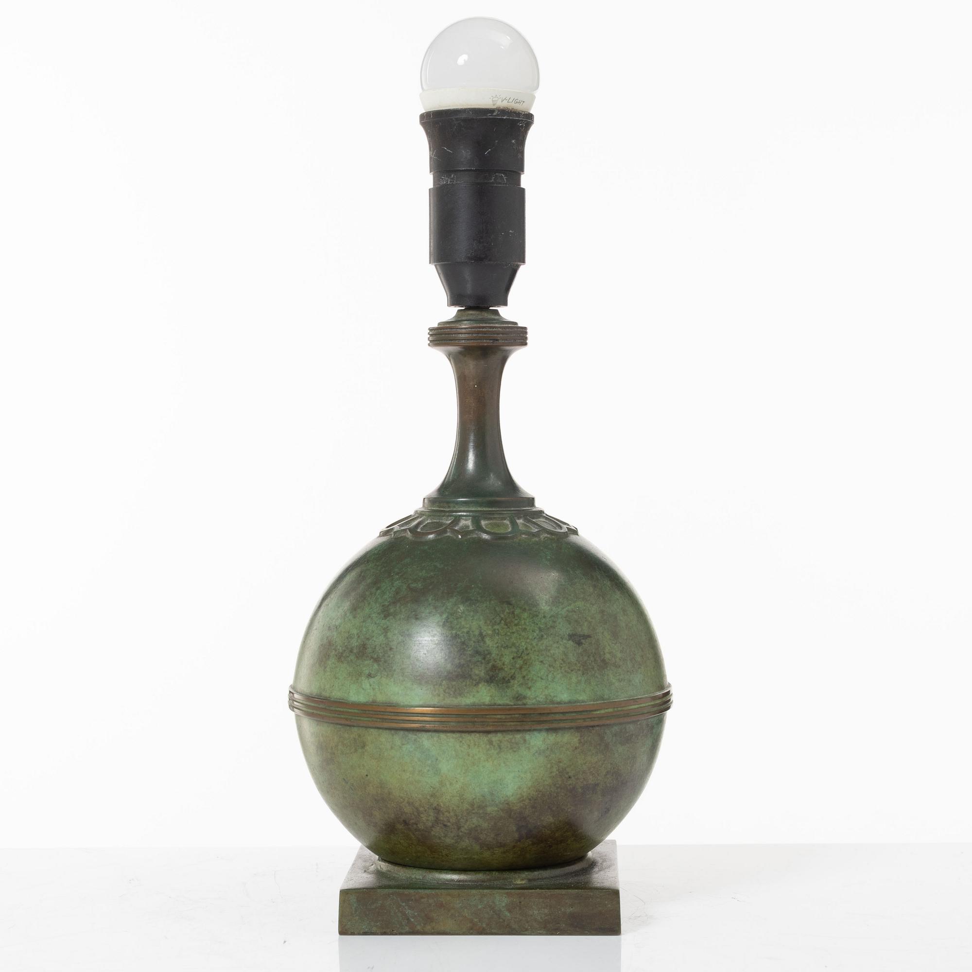 Guldsmedsaktiebolaget, a table lamp, 1930's.