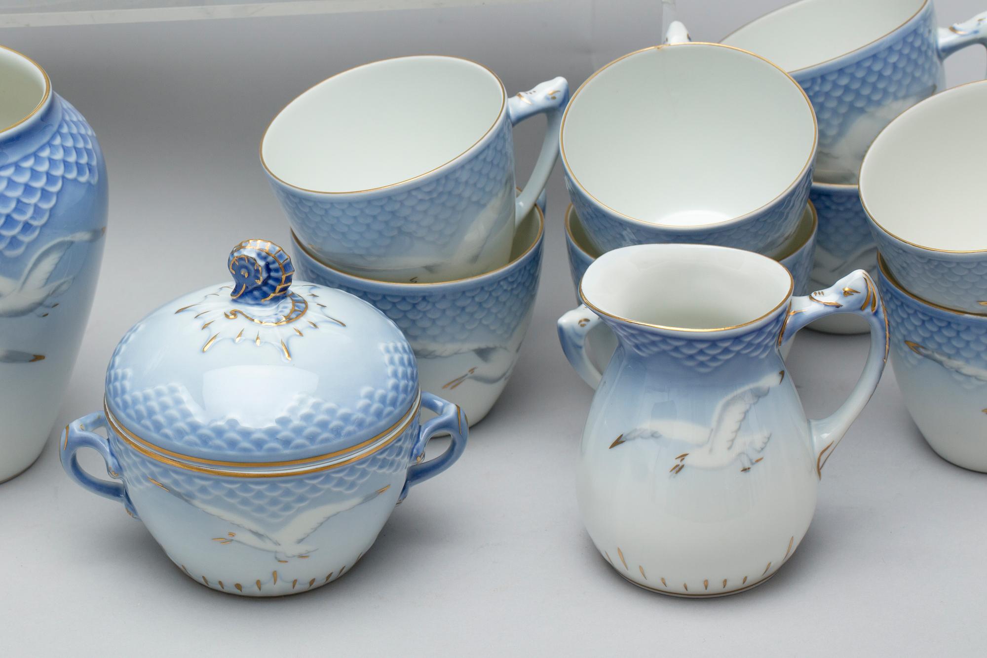 KAFFESERVIS, 29 delar, "Blå Måsen", porslin.