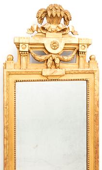 Mirror by Johan Åkerblad (master in Stockholm circa 1780-1800) Gustavian style.