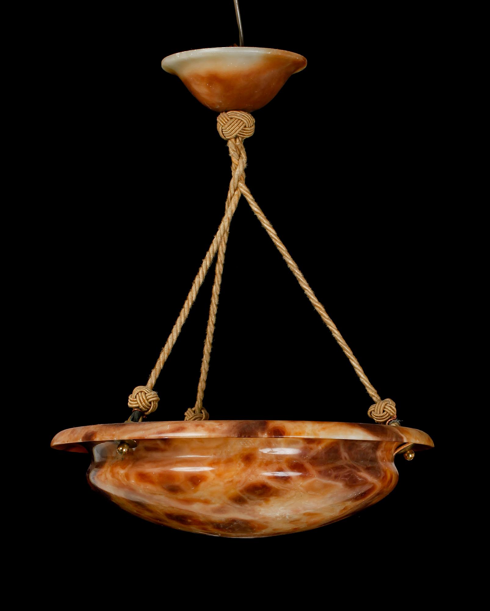 TAKLAMPA, alabaster, tidigt 1900-tal. Höjd 50 cm.