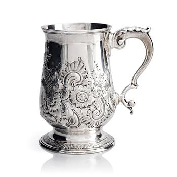 317. A silver mug, maker's mark probably Samuel Davenport, London 1794.