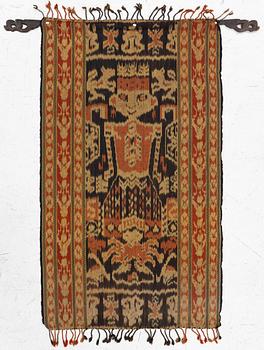 A semi-antique Sumba Ikat Hinggi, Indonesia. Ca 98 x 57 cm.