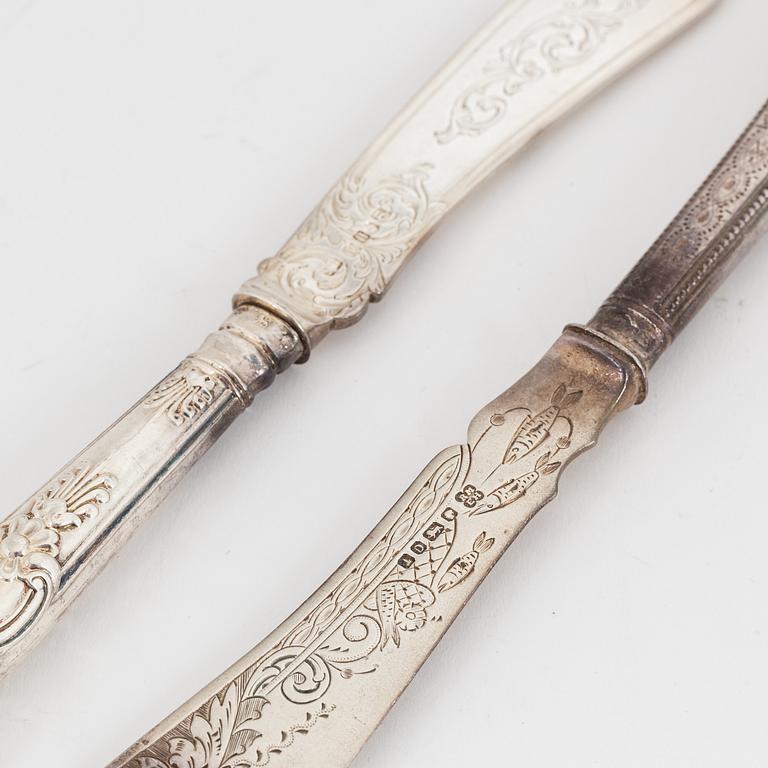 24 silver knives, England, 19th Century / early 20th Century.