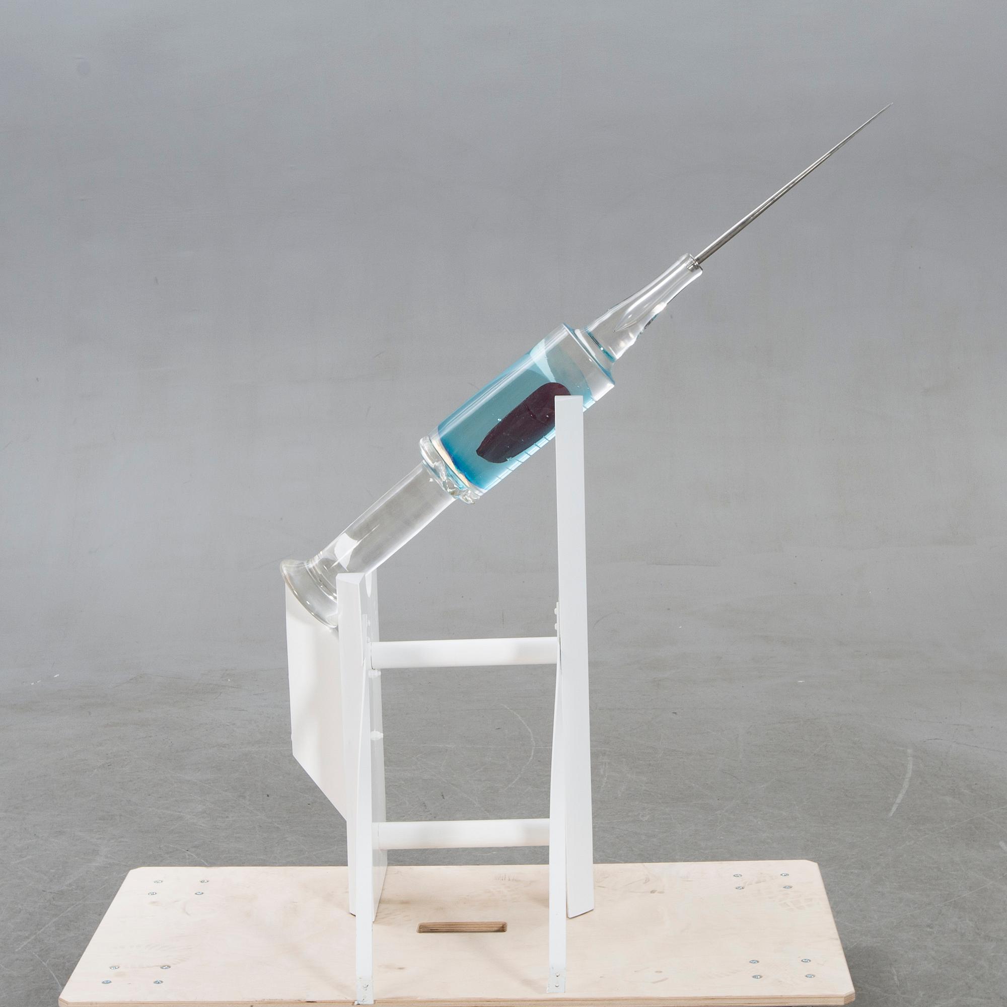 Thommy Bremberg, skulptur signerad och daterad 2002.