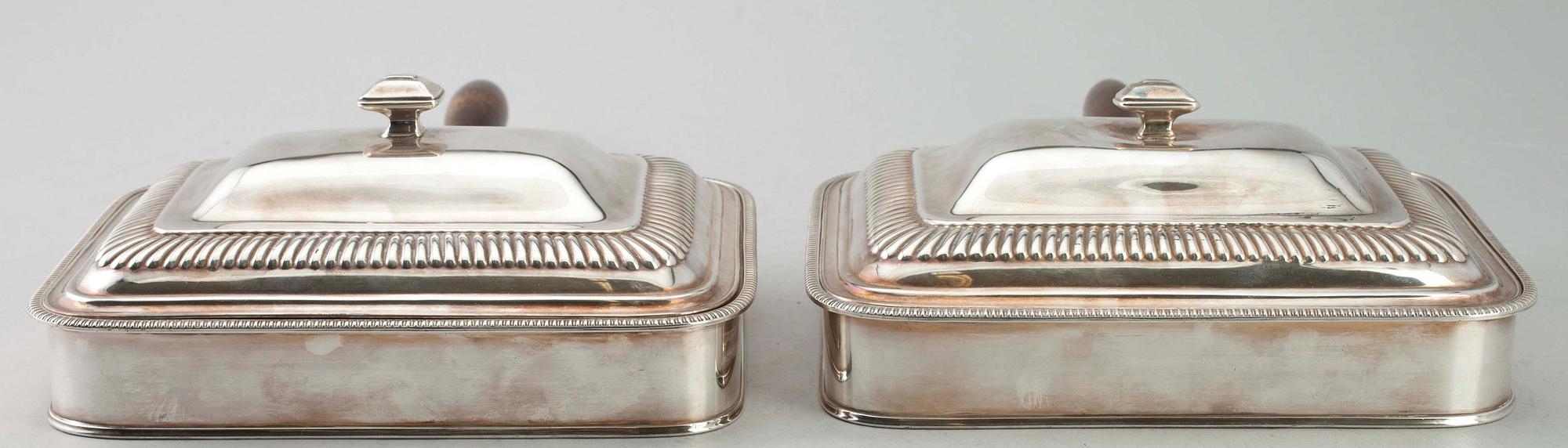 SERVERINGSKÄRL, 2 st, nysilver, trol. England.