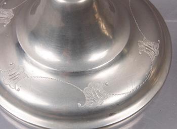 KANDELABRAR, ett par, tenn. 1931.