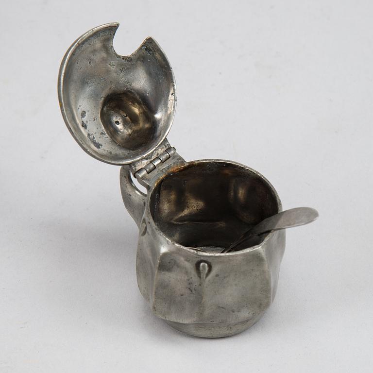 Four Art Nouveau pewter items, Kayserzinn, Germany, early 20th Century.