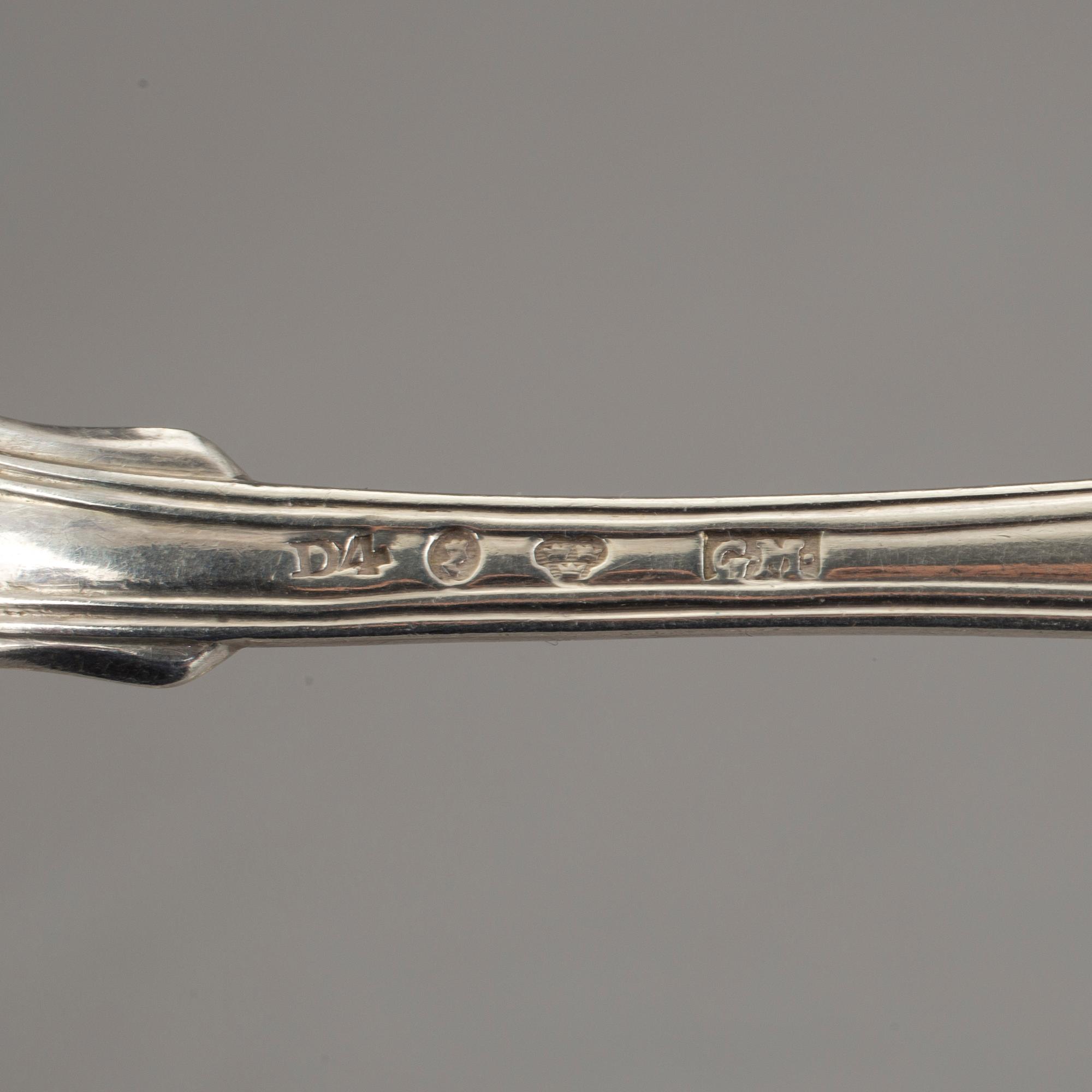 PARTI SKEDAR, 16 st, silver, bl a Adolph Zethelius, Stockholm, 1819. Mestadels 1800-talets andra hälft. Vikt ca 340 g.