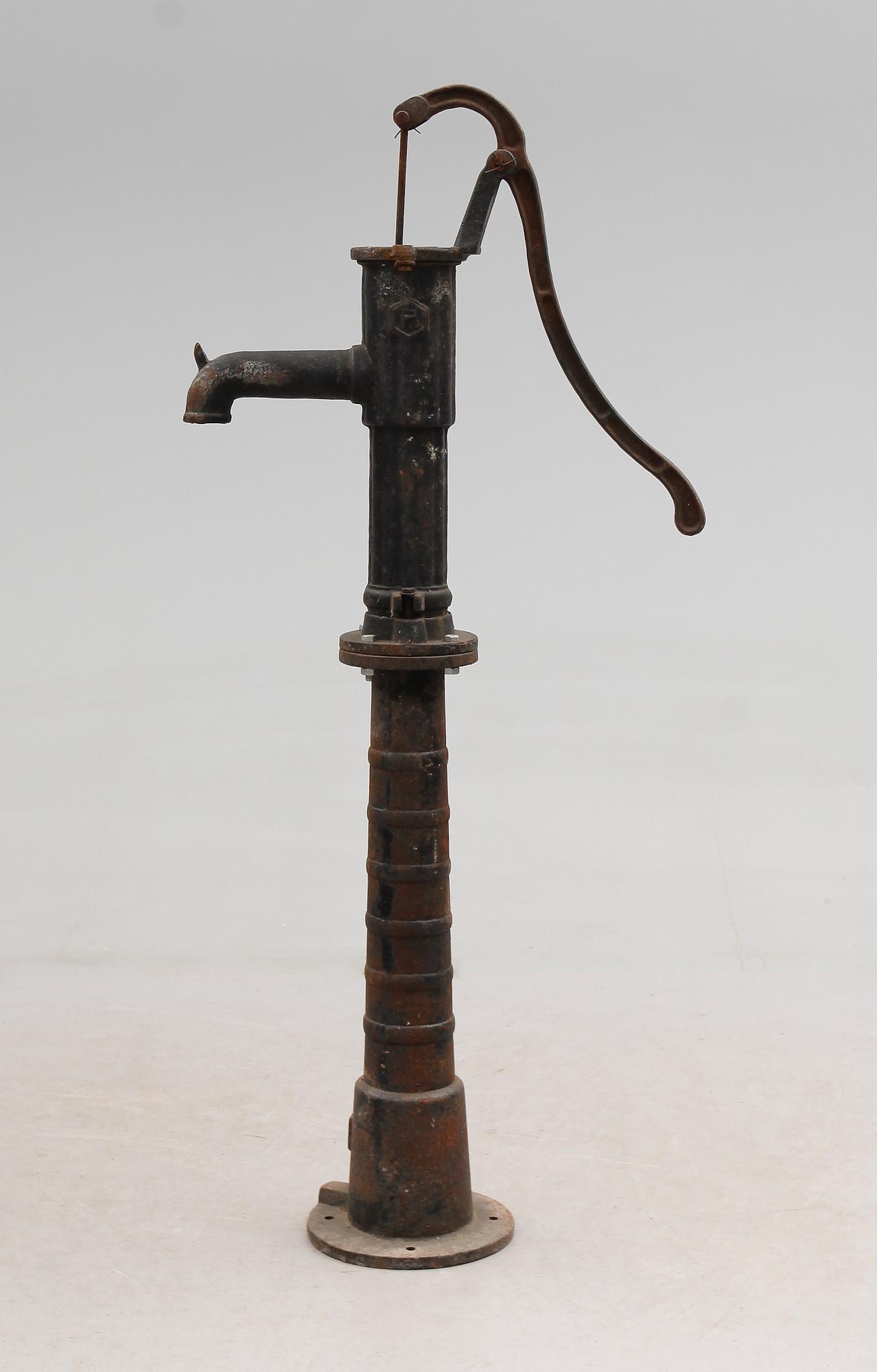 VATTENPUMP, gjutjärn, 1900-tal.
