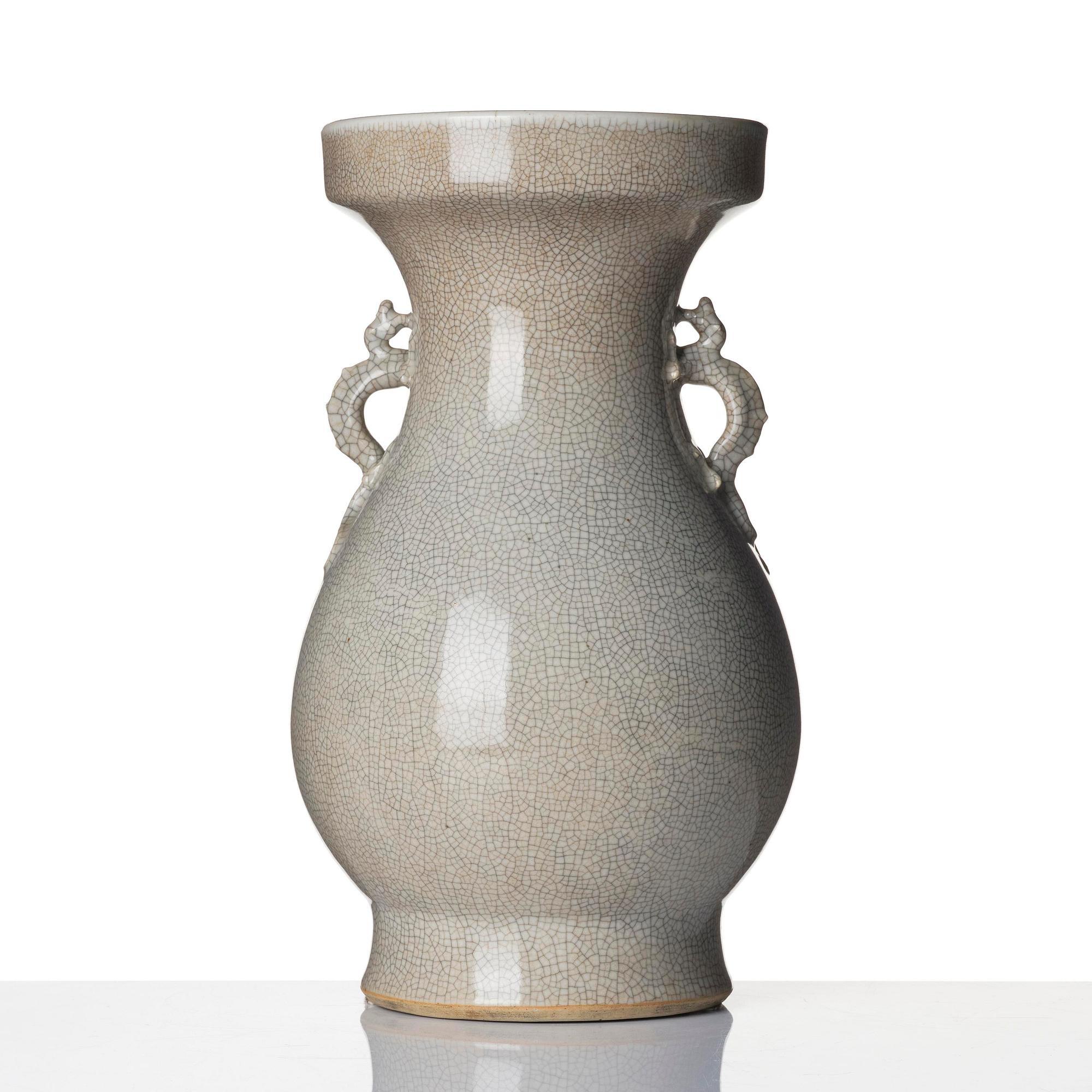 Vas, ge-glasyr. Qingdynastin, 1800-tal.