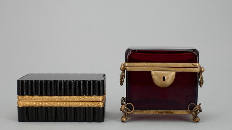 SKRIN, 2 st., glas, 1800 resp. 1900-tal.