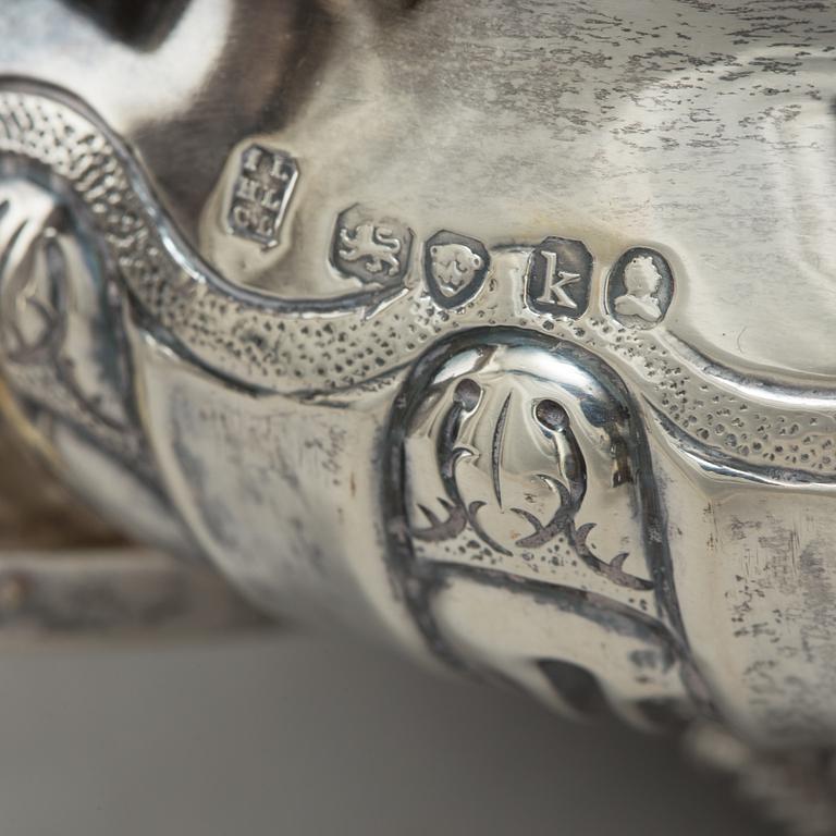 JOHN, HENRY & CHARLES LIAS, a Georgian silver teapot from London, England, 1825.