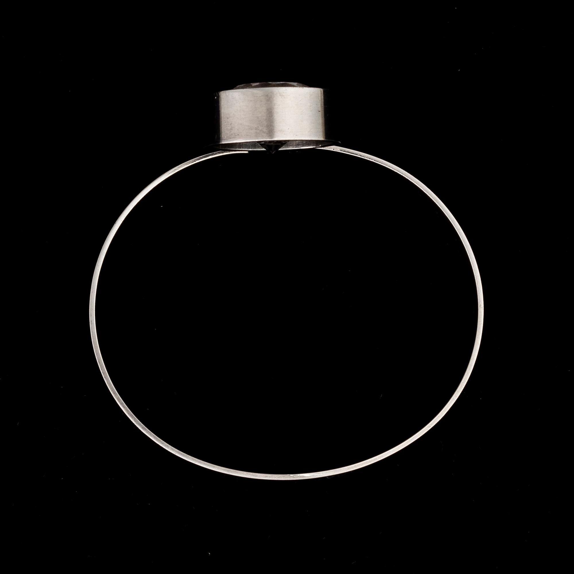 ELIS KAUPPI, armring, silver, fasettslipad bergskristall. Kupittaan Kulta, Åbo 1965.