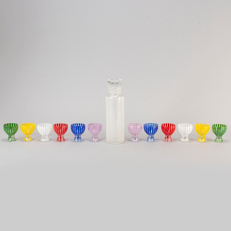 BENGT ORUP, glas samt karaff, 13 delar, "Strikt", Johansfors, 1950-tal.