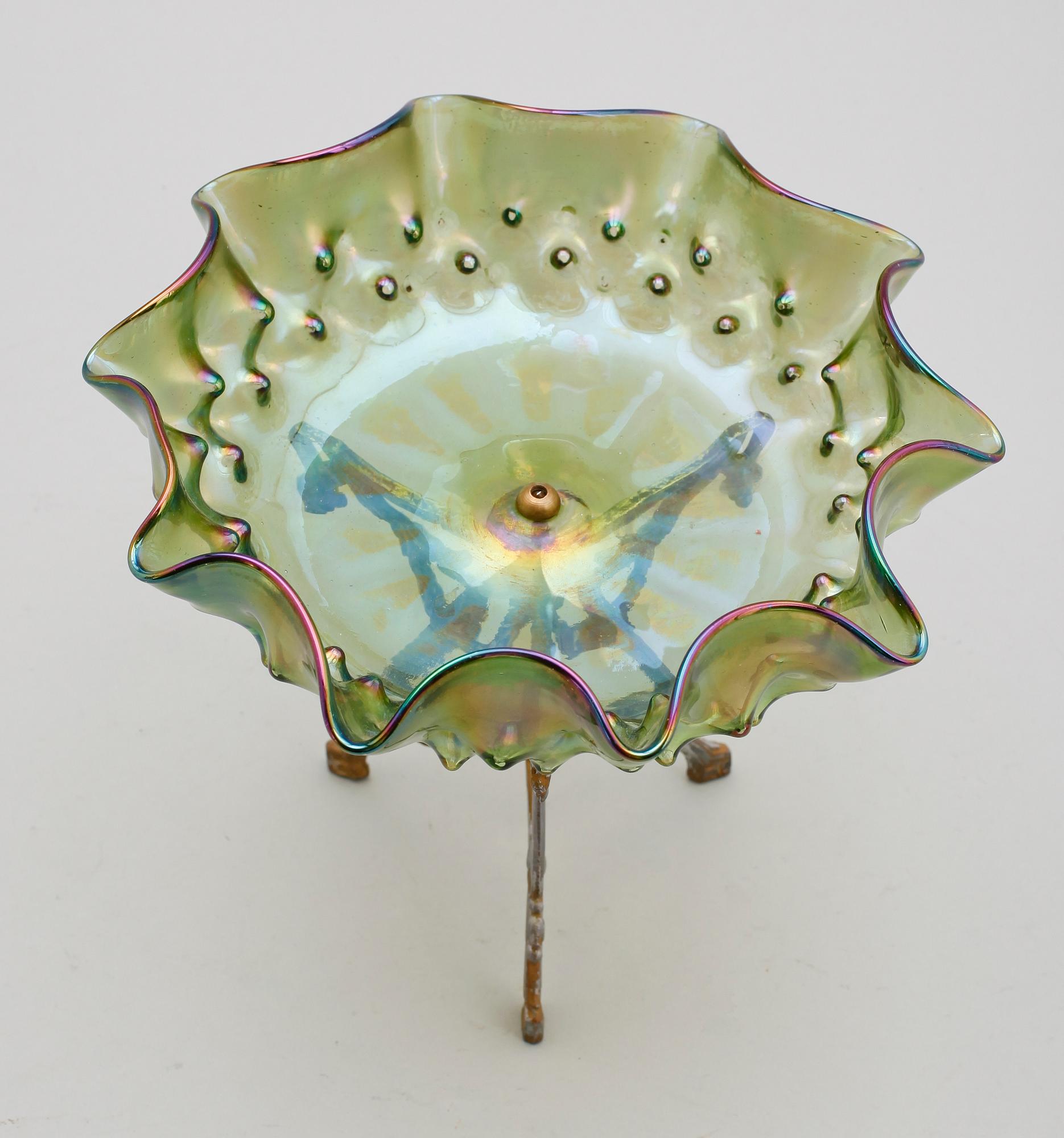 SKÅL PÅ FOT, metall och glas, jugend, sekelskiftet 1900, Loetz-typ.