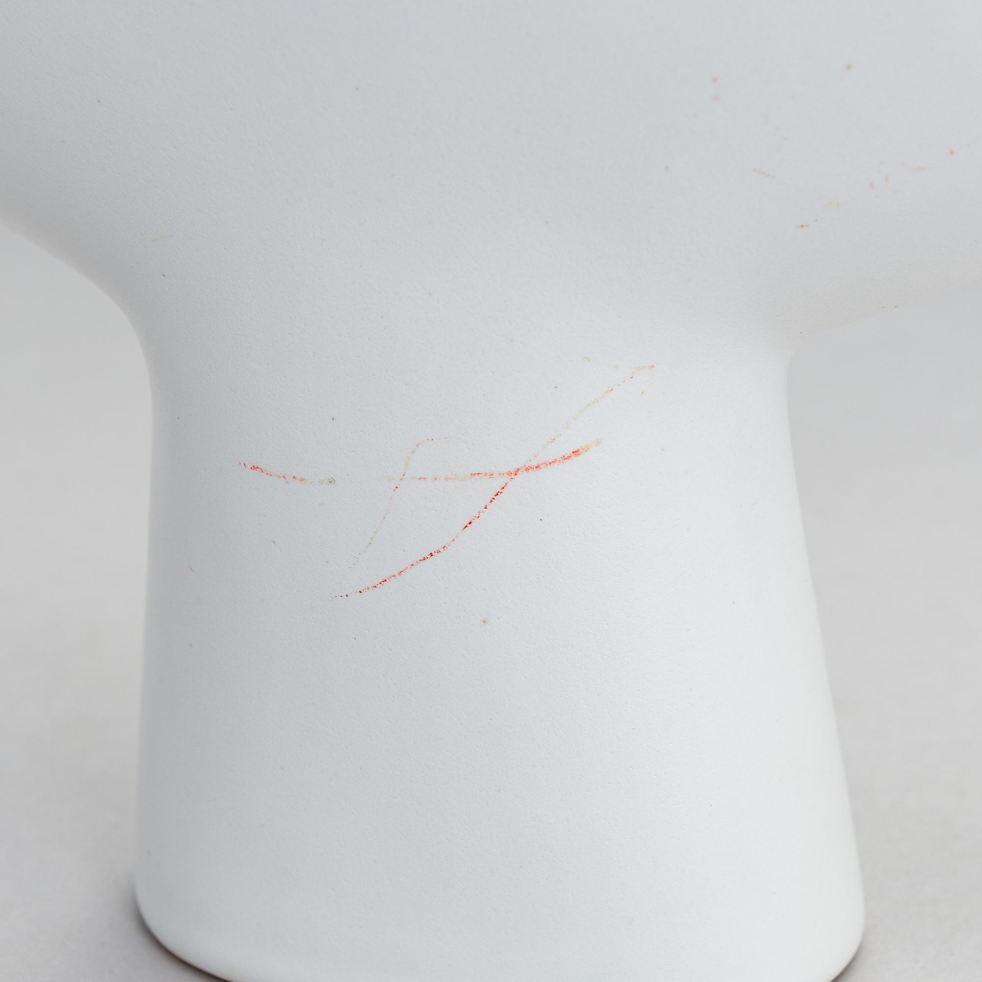 Howard Smith, figuriineja, 3 kpl, keramiikkaa, sarjasta Parvi, Arabia 1900-luvun loppu.