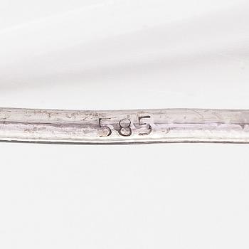 Korvakorupari, 14K valkokultaa sekä prinsesshiottuja timantteja yht n 0.08ct.