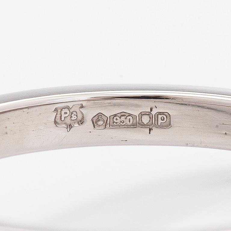 Ring, platina med markisslipad diamant ca 1.84 ct.