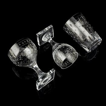 A 58-piece glasservice.