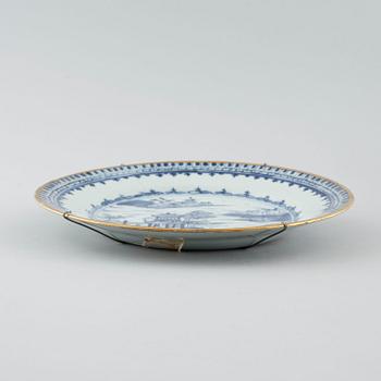 Four pieces of chinese porcelain, 18th and 19th/early 20th century.