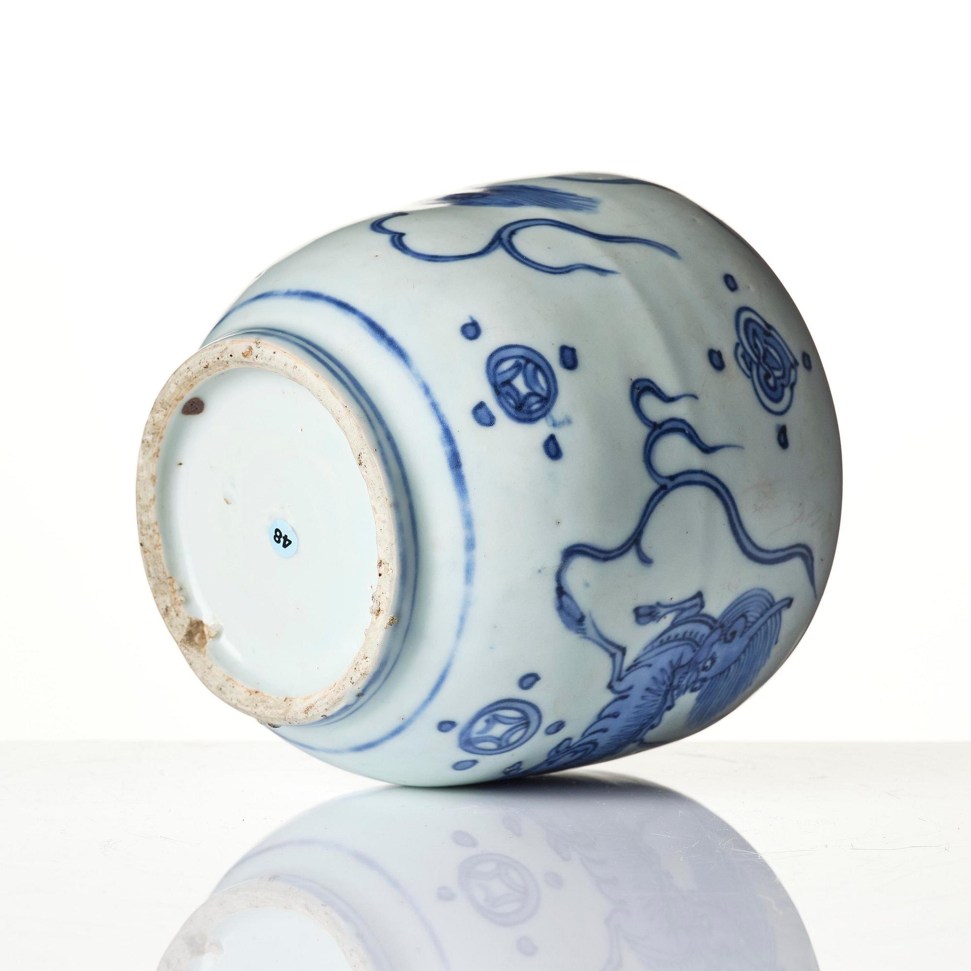A blue and white jar, Ming dynasty, Jiajing (1522-1566).